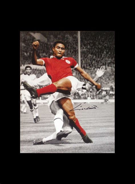 Eusebio Signed photo - All Star Signings