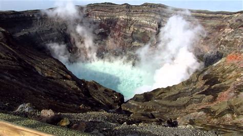 阿蘇山 Mount Aso is the largest active volcano in Japan, HD - YouTube