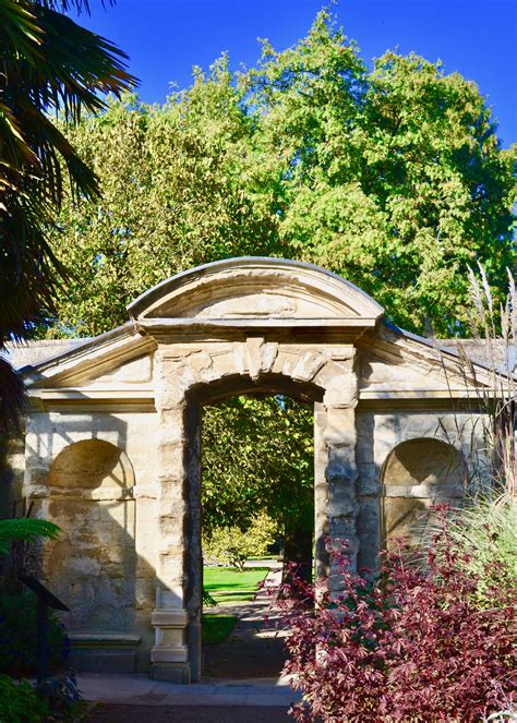 University of Oxford Botanic Garden, gate to the Walled Garden | Oxford ...