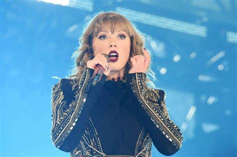 TAYLOR SWIFT Performs at Tokyo Dome 11/20/2018 – HawtCelebs