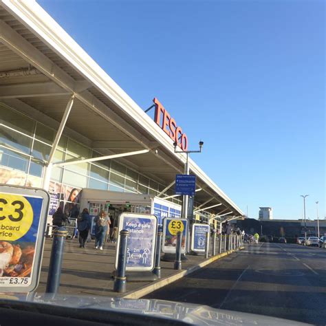 Pictures of Tesco Swansea Marina Superstore Supermarket, Swansea. Open ...