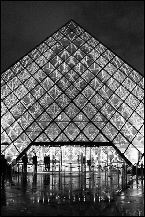 The Louvre Pyramid shines at night | It was freezing and win… | Flickr