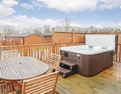 26 Luxury Lodges in Devon with Hot Tubs (From £34 Per Night)