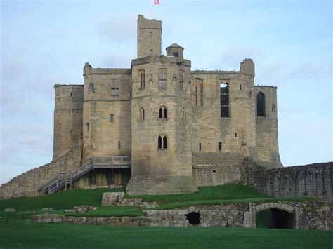 File:Warkworth Castle -Northumberland-29Nov2008.jpg - Wikipedia, the ...