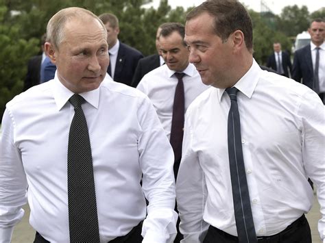 Russian government resigns: Prime Minister Dmitry Medvedev says Putin ...