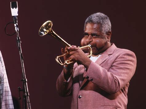 20 Photos Showing The Amazing Stretched Cheeks Of Legendary Jazz Player ...