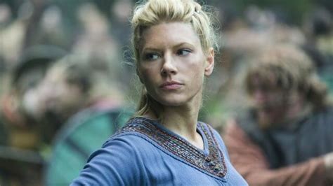 Vikings Queen Aslaug Actress : She burst onto our screens wearing a ...