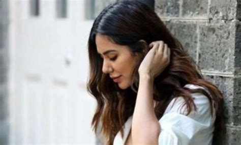 Sonam Bajwa shares few bitter experiences of women inequality - Gossip Herald