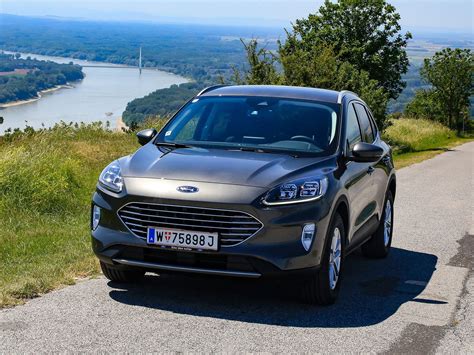 Foto Ford-Kuga-Seitenansicht-003.jpg vom Artikel Ford Kuga Titanium X Mild-Hybrid – Testbericht ...