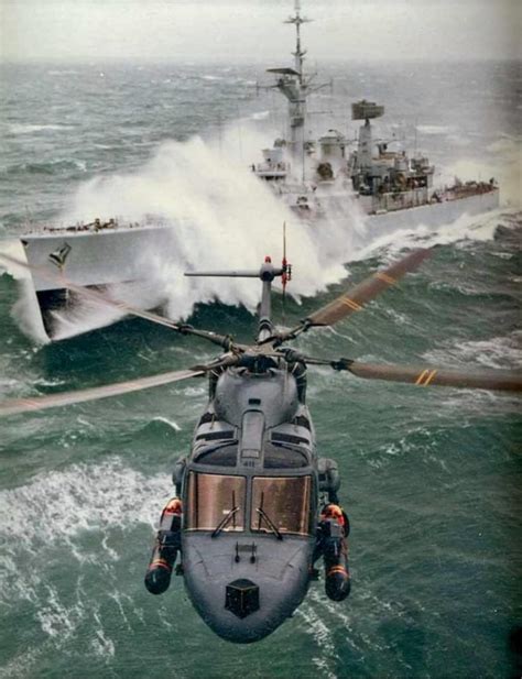 HMS Minerva with her Lynx helicopter : r/HeavySeas