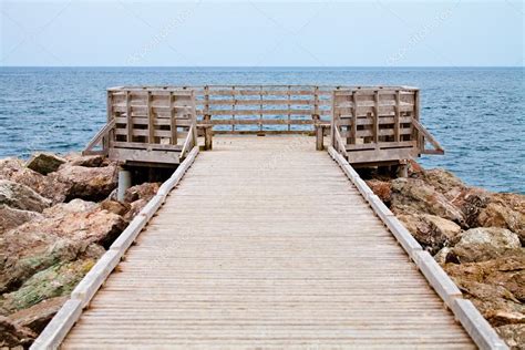 Long Wooden Dock with Observatory and View of the Ocean — Stock Photo ...