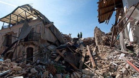 Italy scientists on trial over L'Aquila earthquake - BBC News