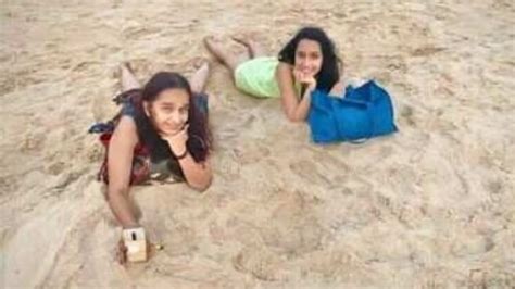 Shraddha Kapoor poses on beach with 'birthday mommy' Shivangi, credits ...