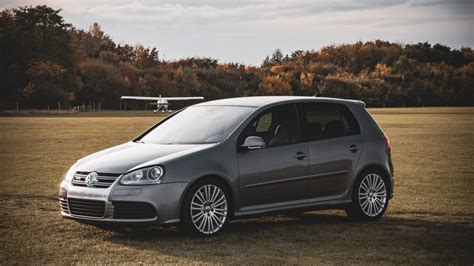 The upcoming classic caR: the Golf Mk5 R32.