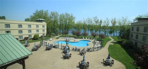 Pool View Room – Darien Lake