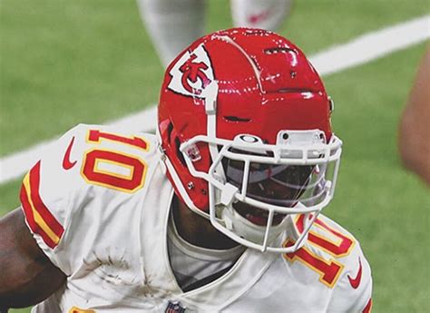 What Pros Wear: Tyreek Hill's Schutt F7 Helmet - What Pros Wear