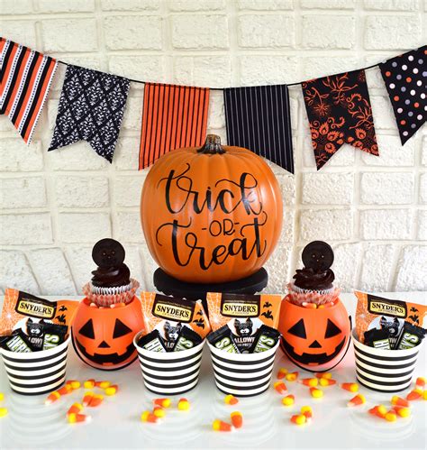 Halloween treat table ideas to delight ghouls and goblins!