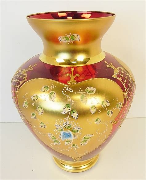 RED VENETIAN STYLE GLASS VASE