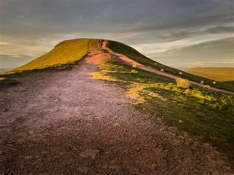 Pen Y Fan Hiking Guide - Two Traveling Texans