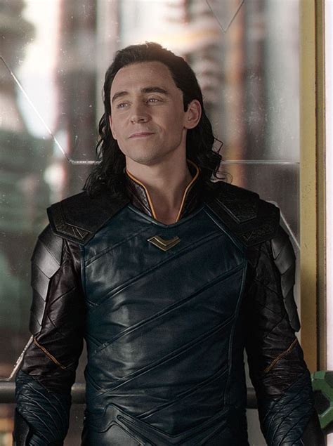 Tom Hiddleston as Loki in Thor: Ragnarok. Full size image: https://wx4.sinaimg.cn/large ...