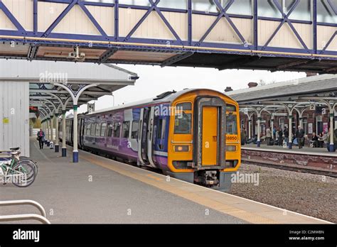 Railway station platform train hi-res stock photography and images - Alamy