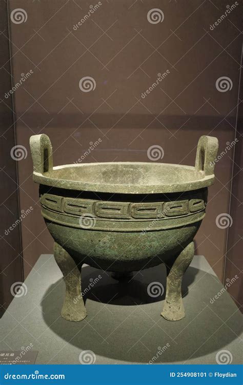 Chinese Shang Dynasty Bronze Artifacts Chinese Ritual Bronzes Stock ...