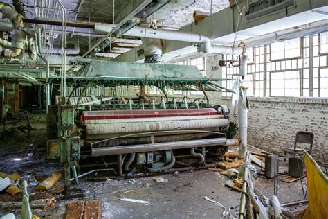 Padded room in abandoned asylum : r/AbandonedPorn