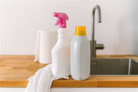 How to Remove Vinegar Stains From Clothes and Carpet