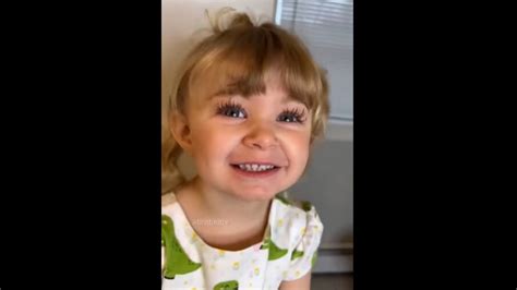 Little girl’s reaction after putting on makeup is hilariously adorable ...