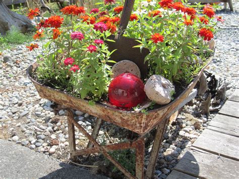 Wheelbarrow garden | Wheelbarrow garden, Garden, Outdoor