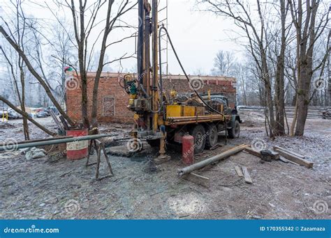 Hydraulic Ground Water Hole Drilling Machine Installed on the Old Truck ...