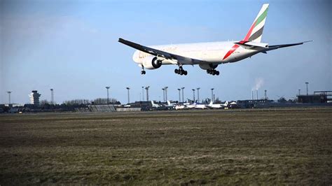 Close Up! Boeing B77W Emirates Lands at Copenhagen Airport! - YouTube