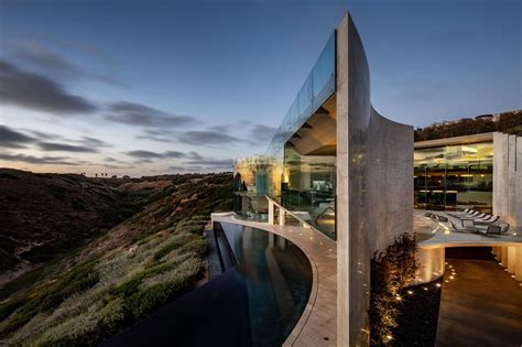 Incredible clifftop homes teetering on the edge | loveinc.com