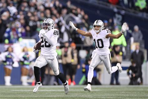 Raiders’ Josh Jacobs rewrites record book with epic touchdown run - The ...