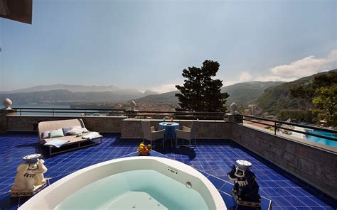 Junior Suite with hydromassage tub sea view Sorrento - Hotel Bristol Sorrento