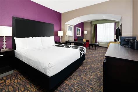 La Quinta Inn & Suites by Wyndham Jourdanton - Pleasanton | Jourdanton, TX Hotels