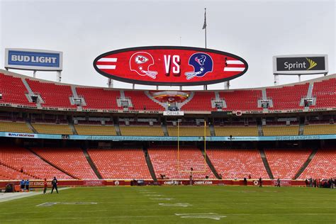 Kansas City Chiefs Stadium Capacity : Kansas City Chiefs Make Arrowhead ...