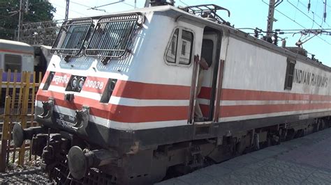 Mumbai Rajdhani Express Electric Locomotive Coupling At Mumbai Central ...