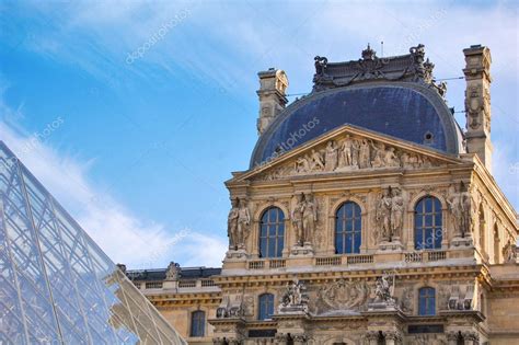 Entrance to Louvre Museum in Paris – Stock Editorial Photo ...