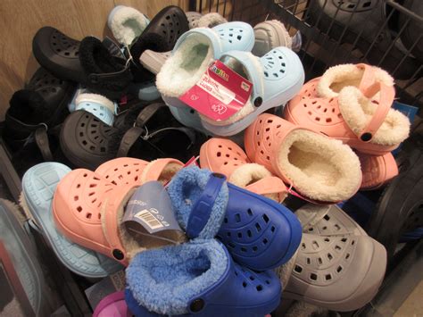 Furry 'croc' style sandals for winter : ofcoursethatsathing