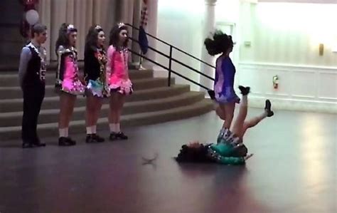 WATCH: These epic Irish dancing fails are absolutely hilarious | Irish dance humor, Irish ...