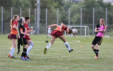 She Shoots, She Scores: Spectacular Moments in Women's Soccer - Medlog.info