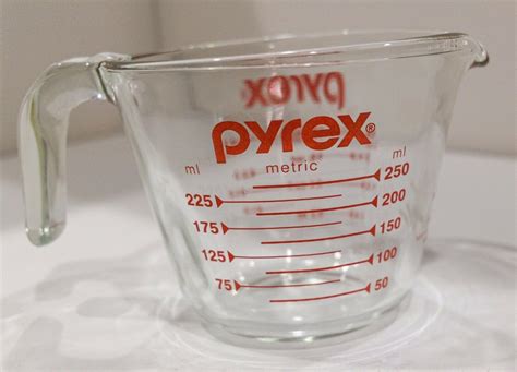 Vintage Pyrex Measuring 1 Cup / 250 ML Measuring Cup