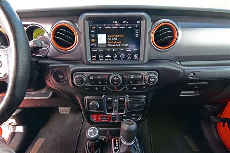 jeep-gladiator-mojave-center-dashboard : Automotive Addicts