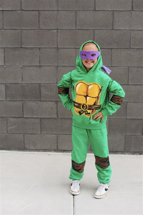 DIY Halloween Costumes: Teenage Mutant Ninja Turtles | The Pretty Life Girls