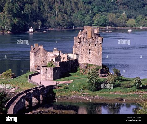 Eilean Donan Castle, Loch Duich , Kyle of Lochalsh, Scotland, UK Stock Photo - Alamy