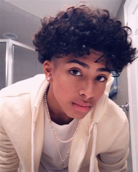 𝒜𝓃𝓉𝓉.𝓉𝓎𝒷®️🇩🇴🇵🇷 on Instagram: “Can i be ya MCE? 😍💍 #viral” | Curly hair men, Boys haircuts curly ...