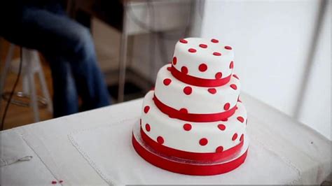 Three-tier red velvet cake recipe - BBC Food