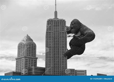 Giant King Kong on Empire State Building Editorial Stock Image - Image ...