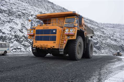 BELAZ mining dump truck - online puzzle